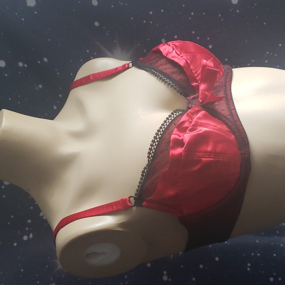 Jezebel Bra 34C 18805 Red Satin Nylon Doll Black Lace Mesh French Collection